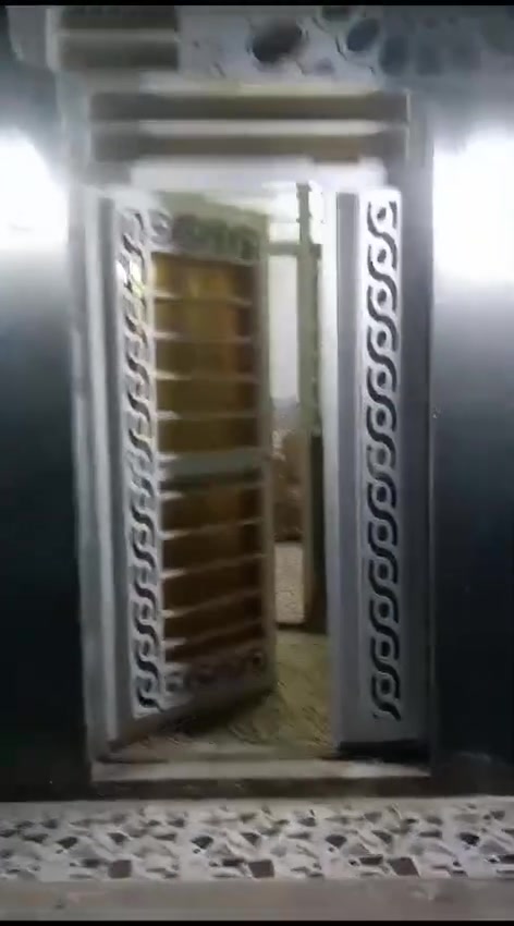 السلام عليكم
دار 110 متر للبيع يحتوي على طابقين 
الطابق الاول يتكون من غرفه او صاله او مطبخ وستقبال او صحيات داخليه او خارجيه 
والطابق الثاني يتكون من غرفه او صاله 
البناء بلوك والاساس صب كونكريت والسكف صب كونكريت 
العنوان الكوفه شارع المعمل خلف مجمع الليث قريب على سايدين المطار السعر 28 او بي مجال بسيط 
لطلب والاستفسار راجعونه الى مكتب المهندس 
***********
***********

