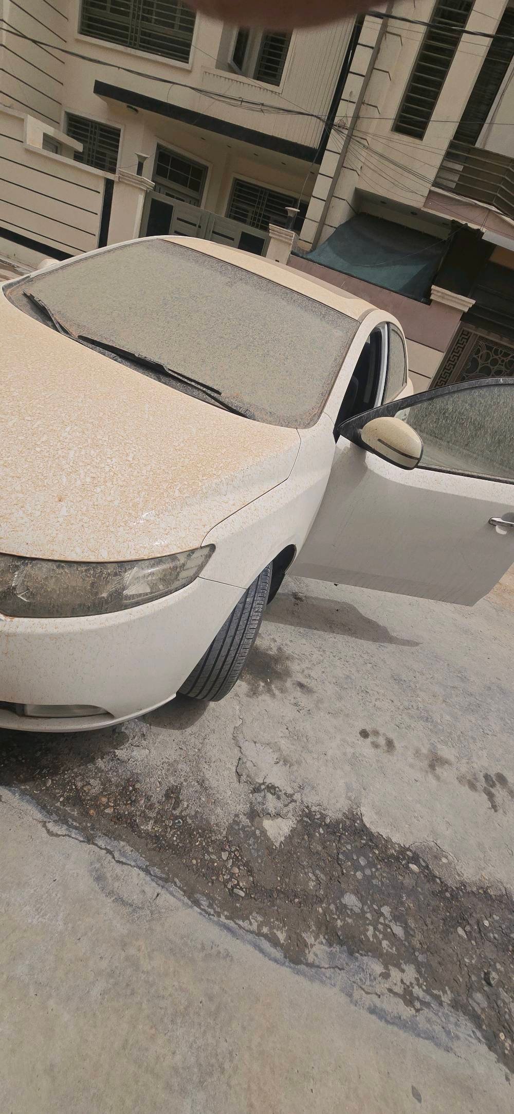 سيراتو ١١ فول بيها نص باب رش وبيها باردات  فقط رقم جديد سنويه نافذه شمالي ١٠٠$ وبيها مجال 
بغداد دورة ***********