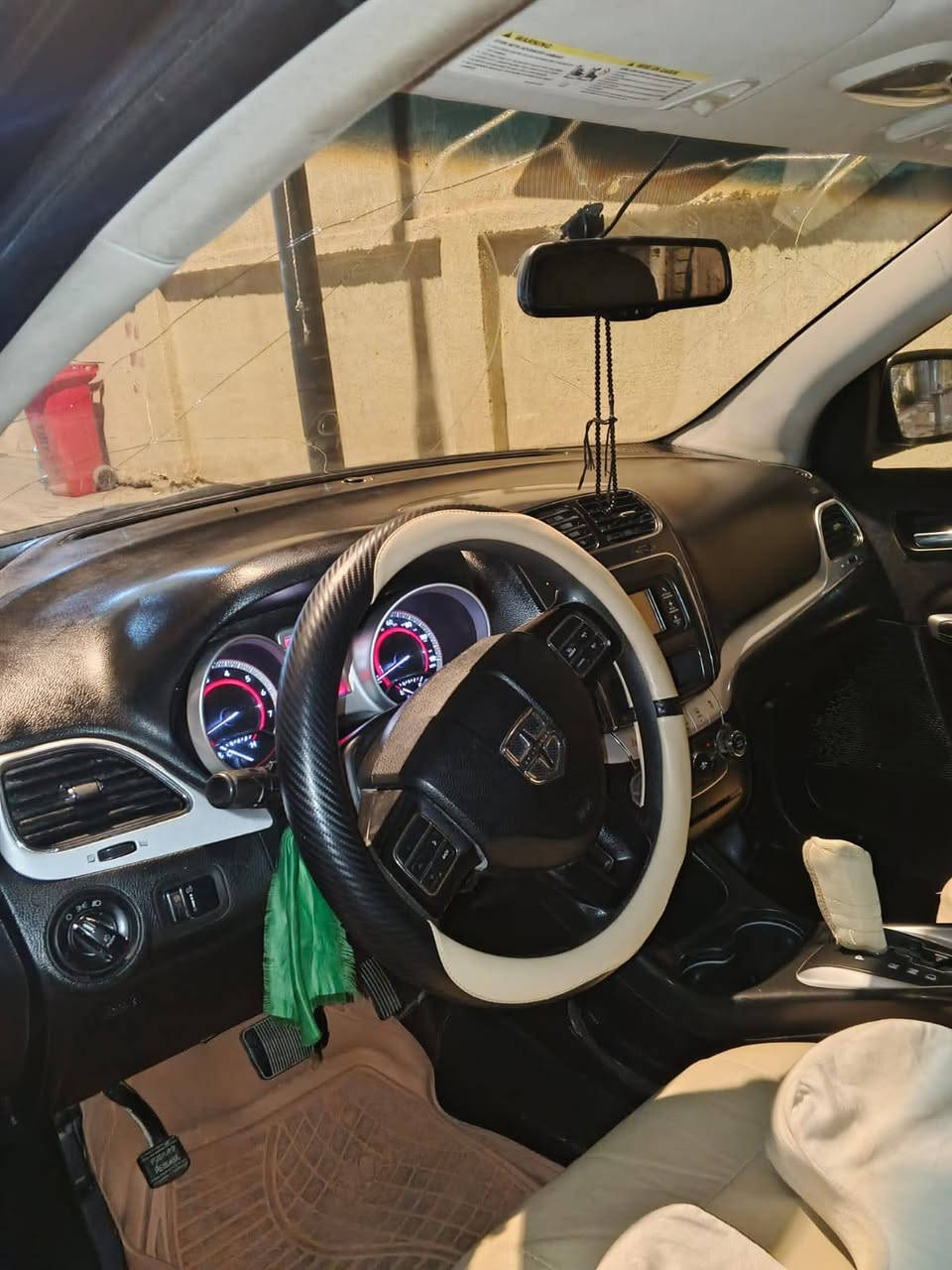 جورني مديل ١٥
مكينه ٦
سبعه راكب
ضربتها بامريكه بنيد وجاملق على جهت السايق
القماره مجورده بس
رقمها واسط وراعيه بل بصره تحويه هم بل بصره
ماشيه السياره ٦٩٥٥١ 
سنويه تنتهي ٤/٢٦
السعر ١٠٥ 
مكين وكير خير من الله 
مكاني بالبصرة دور الضباط 
باقي التفاصيل بل تقرير
الرقم ***********
***********
