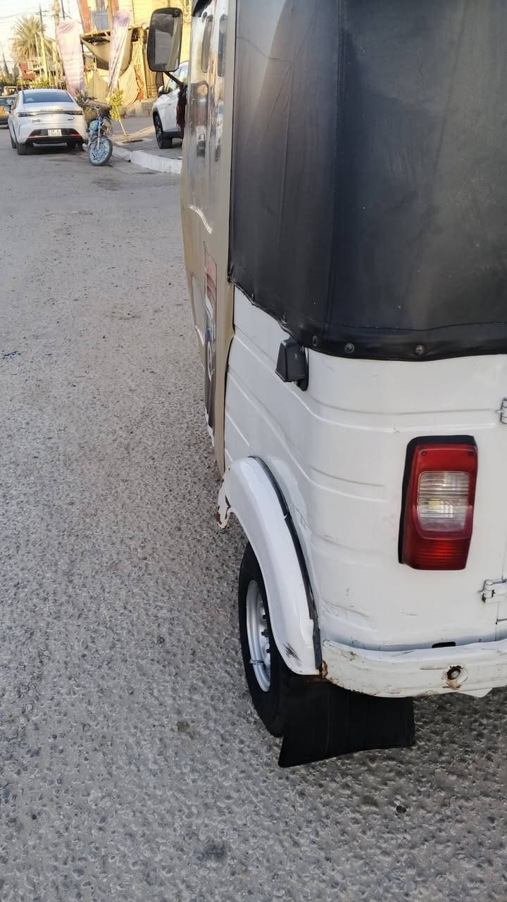 السلام عليكم تكتك للبيع موديل 20 لوحه وسنويه نكليزي مهزوزه وكامله المكان كربلاء حي الغدير ***********
