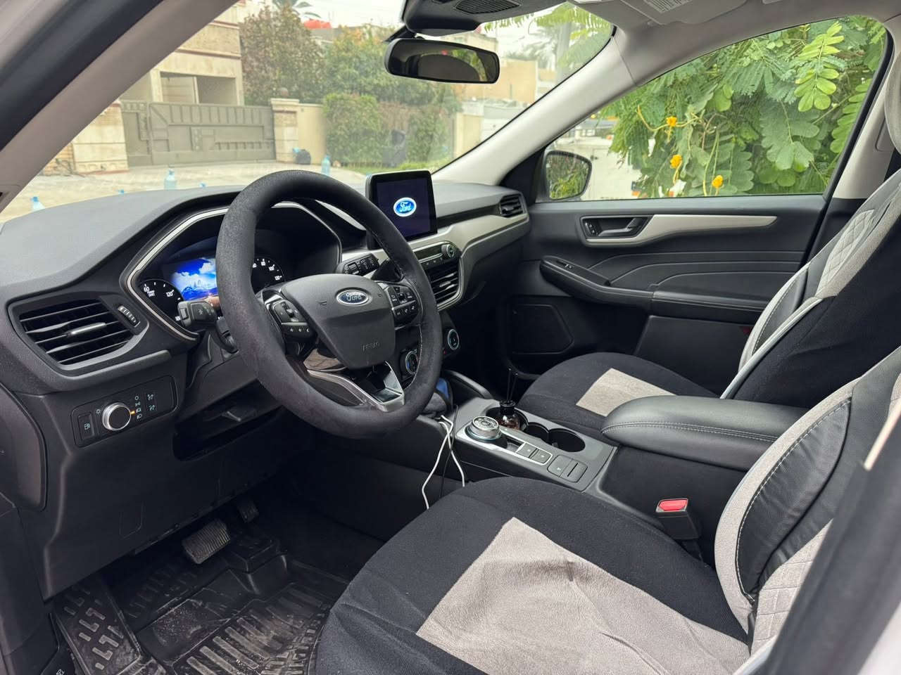 فورد سكيب 2022  محرك 2500  اربعة سلندر ماشية 33 هايبرد فئة SE رادارات كشنات تدفئة تبريد ستيرن تدفىة بصمات تشغيل وابواب وتشغيل عن بعد خمس وضعيات قيادة شاشة دجتال كيجات الكتروني دبل اكزوز وهاندبريك دكمة واوتو بارك 
 حادثها جاملغ وشوية من البنيد بدون ايرباك 
الباقي مكفولة 
السيارة ترايها زيرو نظيفة جدا داخل وخارج ع وضع الشركة 
رقم اربيل باسمي هزة جديدة وسنوية 
مكاني اليرموك السعر 157$  ورقة ومجالها قليل 
***********
