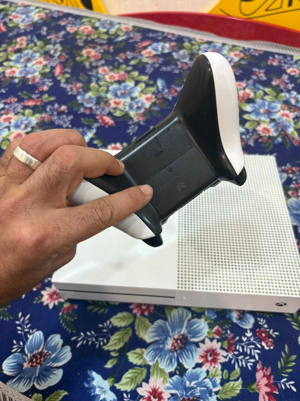 السلام عليكم
اكس بوكس وان اس هارد ٥٠٠ نضيف لوك ستيكر كامل غراض ماعده الكارتونه ويا حساب بي العاب من ظمنها درايفر مملوكه مشتريها السعر ١٥٠ بي مجال عندي توصيل لكل العراق


**إذا كنت صاحب هذا الإعلان وتريد حذفه لأي سبب، رجاءا أرسل رسالة إلى الدعم الفني**