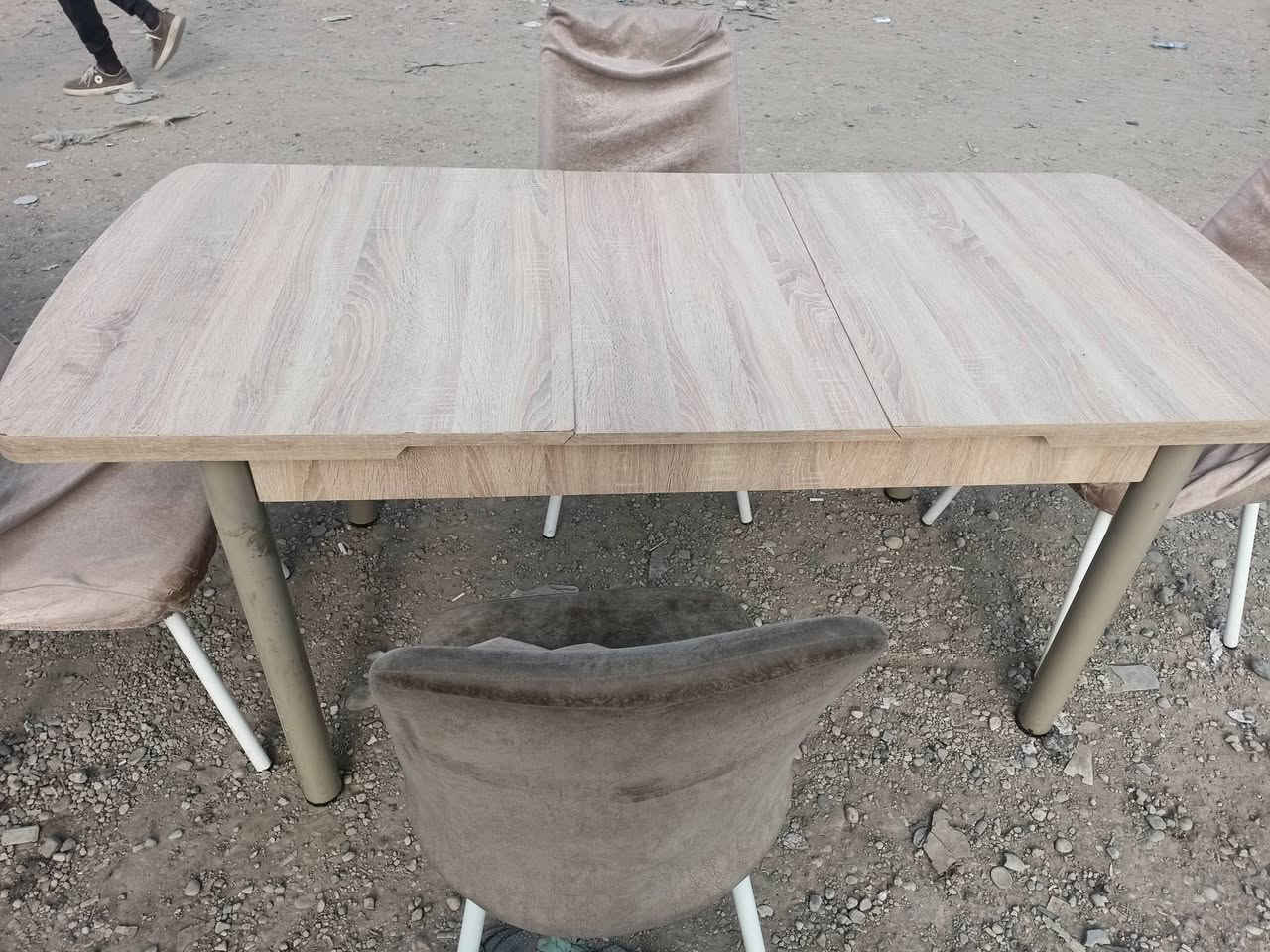 ميز مع 4كراسي نضيف
عنوان حي الكرامه 
‏‪0770 510 3918‬‏
