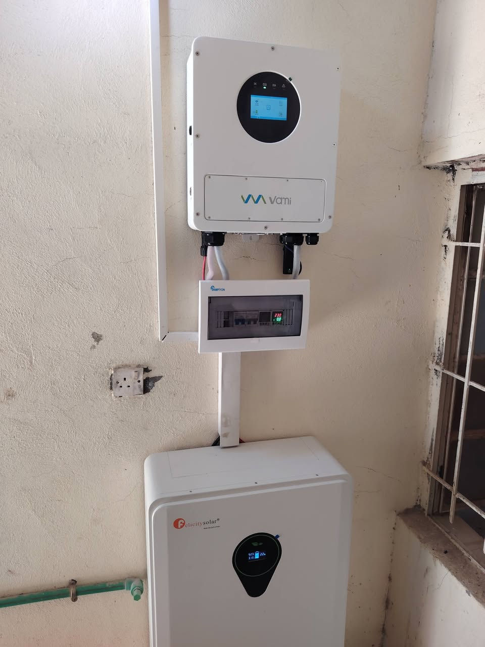 تم بحمدالله 
تنصيب منضومه طاقه شمسيه⚡
بقدره 25امبير نهاري 25ليلي
بستخدام بطاريه بقدره 25KW من شركه felicity solar
و انفيرتر بقدره 8.6k من شركه Vami بضمان 5 سنوات
و الواح Longi  X10  650W 
📍#خانقيز
الأستفسار
{***********} محمد حجي هلال
{***********}

