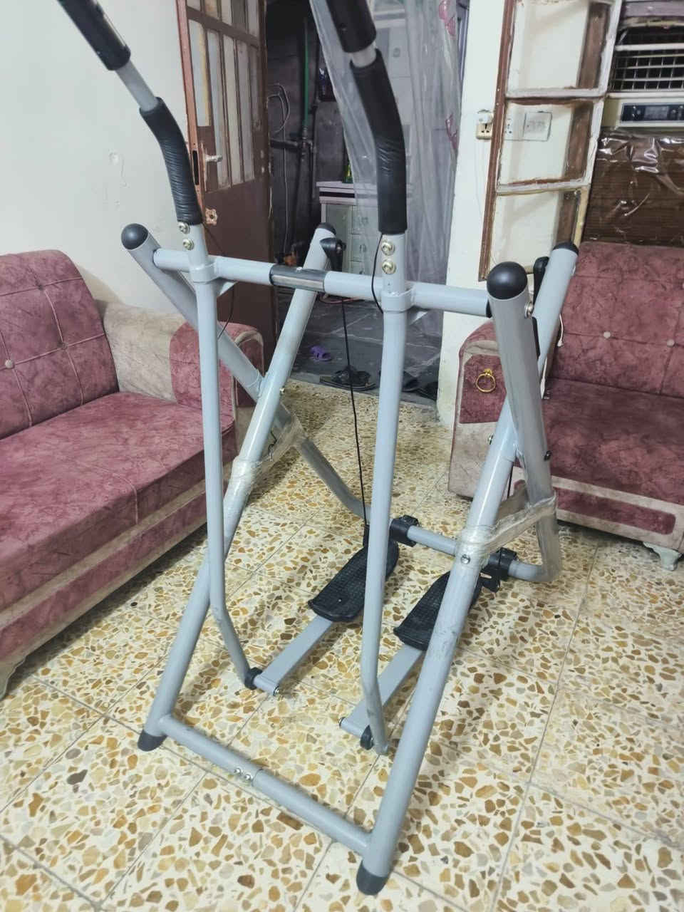 ثلاثه اجهزه رياضي جدد بعنة الكلمة للبيع قيم واخذ حول اتصال   ***********
