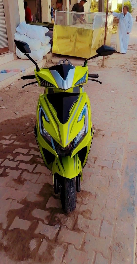 دراجه كامكو 
نضيفه شوفة عينك
محرك ياماها مامفتوح بلادي
كلشي شغال ماعايزه شي 
فتح سويج واطلع دراجه مامتعوبه من البيت لشغل 
مكاني نجف ناحية القادسيه 
***********
