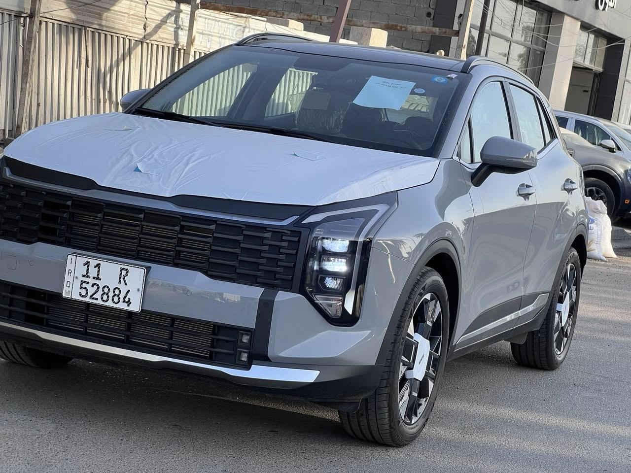 السلام عليكم للبيع فقط
كيل سبورتج خليجي ضمان الدولية ( زيرو ) موديل 2026
فول مواصفات 
كلشي موضح بالصور
محرك 2000 
رقم بغداد 
مكان السيارة بغداد نفق الشرطة شركة الاصدار الاول ( مقابل شارع السفارات )
السعر 40,650,000 دينار عراقي قفل
***********
