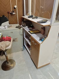 ميز كاشير • نظيف ١٠٠٪