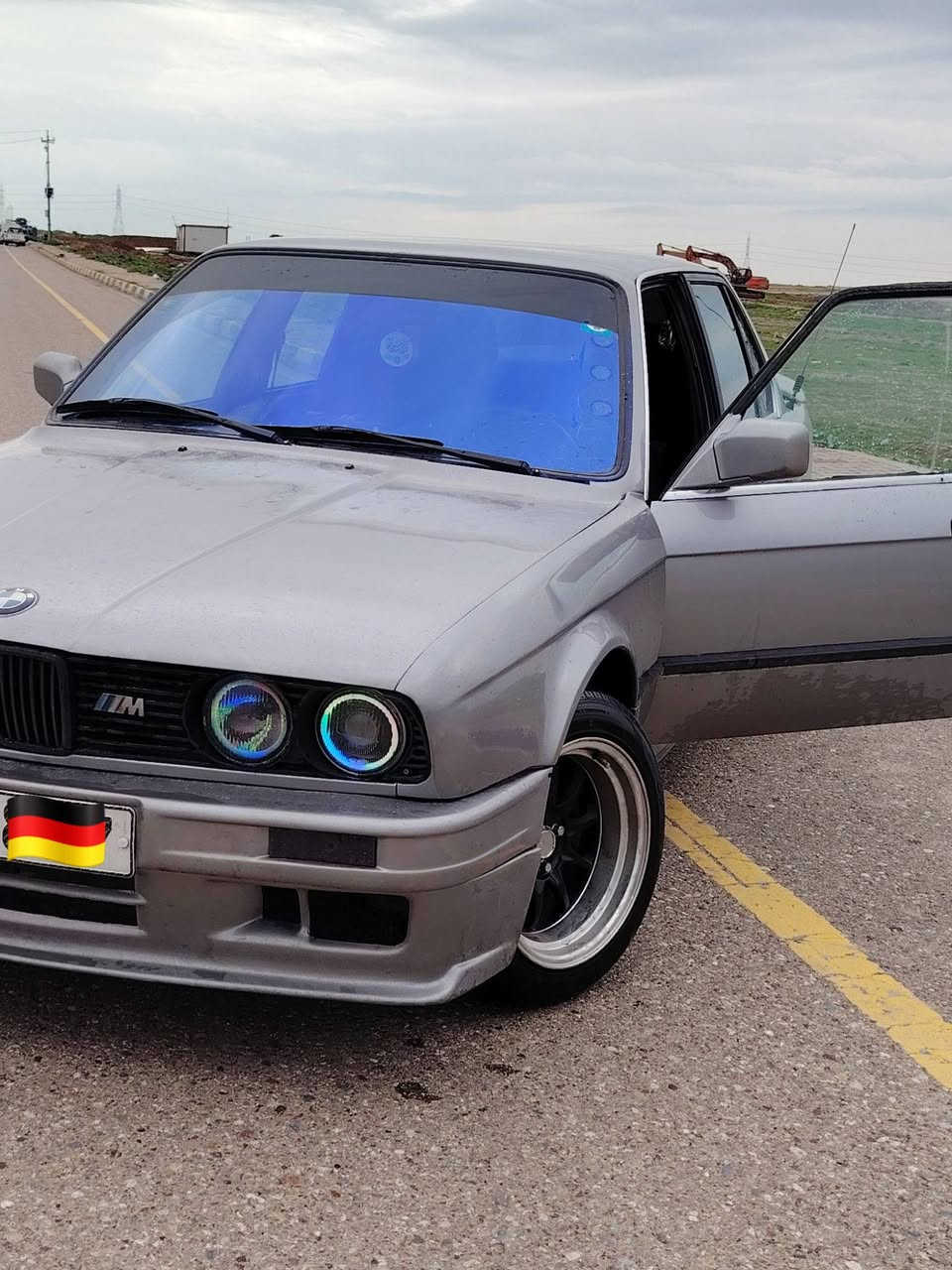 E30 1988 
الحلال للبيع كير ومكينه ونجي 6سلندر ✈️ (بدون تبريد) 
كير توماتيك طخم تايه وويل جديد بالكارتون داخل جديد صالنصه رياضي  السياره مصبوغه قبل شهر وجاهزه عليها كت M دوسات ودعاميات واسبايدر رقم نينوى اوربي هزه جديده شرعي بالموصل شرط تحويل باقي التفاصيل اتصل الخاص مغلق
📍 الموصل
***********📞 بيه واتساب
 *********** 📞
السعر 40$ وبيها مجال بسيط

