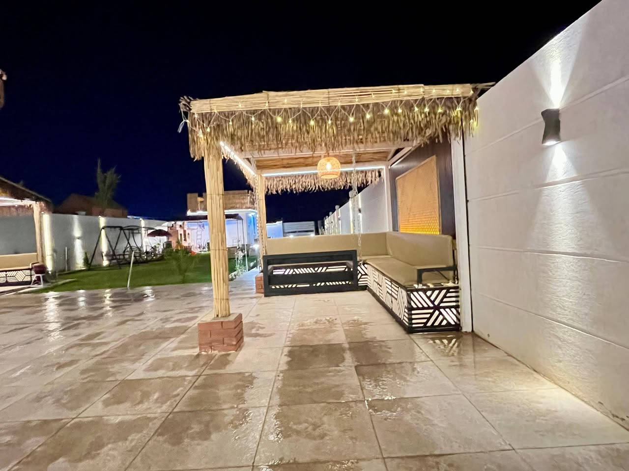 مزرعه للبيع مساحه 1116 واجه 14.5 ونزال 77 مع الشارع..... اتصال على الرقم ***********
#البعيثه مقابل جامع التوبه في الفرحان
#غرفتين نوم 5*5 مع حمام لكل غرفه 
#صاله كبيره 5*12 
#مطبخ أمريكي 
# حمام عدد4
#بيت للحارس عند مدخل المزرعة يتكون من غرفه نوم كبيره5*5 مع مطبخ مع حمام وتواليت كبير
#باربكيو مشويات مع التنور كبير وجميل
#مسبح كبير 5*10مع مسبح للأطفال تدفئه حار بارد للعمل شتاءً مع سقيفه جميله من الحديد الثقيل
#جلسات مسقفه عدد2 
# مولده كبيره 850 امبي 
# حديقه كبيره مزروعه بالثيل وكما الصور والفديوهات
