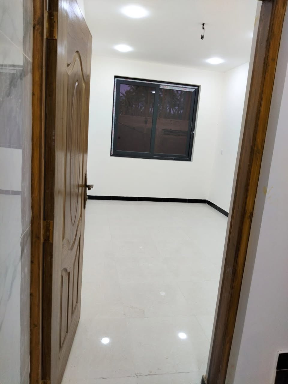 بيت 50 متر لإيجار جديد  الطابق الاول صالة ومطبخ وخدمات 
الطابق الثاني غرفتين وخدمات  مطلوب عائلة صغيرة الكريعات الوقف السني خلف المعارض ***********
