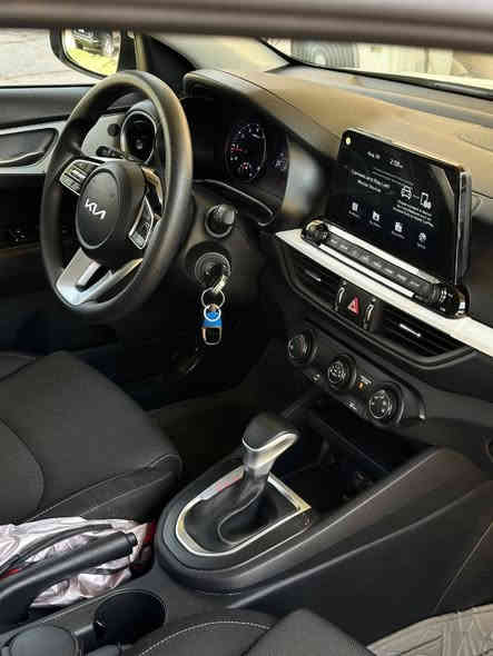 السلام عليكم

كيا سيراتو موديل 2024 خليجي للبيع
رقم بغداد انكليزي سنوية الى 2029
محرك 2000 دوش
الموصفات
لد امامي
تحكم ستيرن جهيتين
شاشة كبيرة تدعم كابر بلي وابل ستور
حساسات خلفية
ويل كب كروم
دخل اسود
السيارة كلش نظيفة و مكفولة من الحادث والصبغ والتبديل
موقع السيارة : بغداد - العامرية
رقم الهاتف : ***********
السعر : 17,800 $
