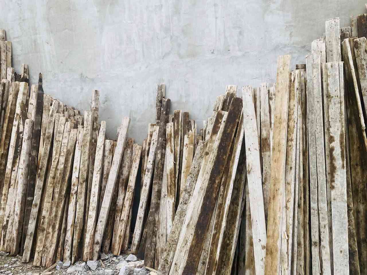 سلام عليكم متاح غالب خشب 
200م
150فخه
درج دور 
مكان الموصل 
الرقم ***********
