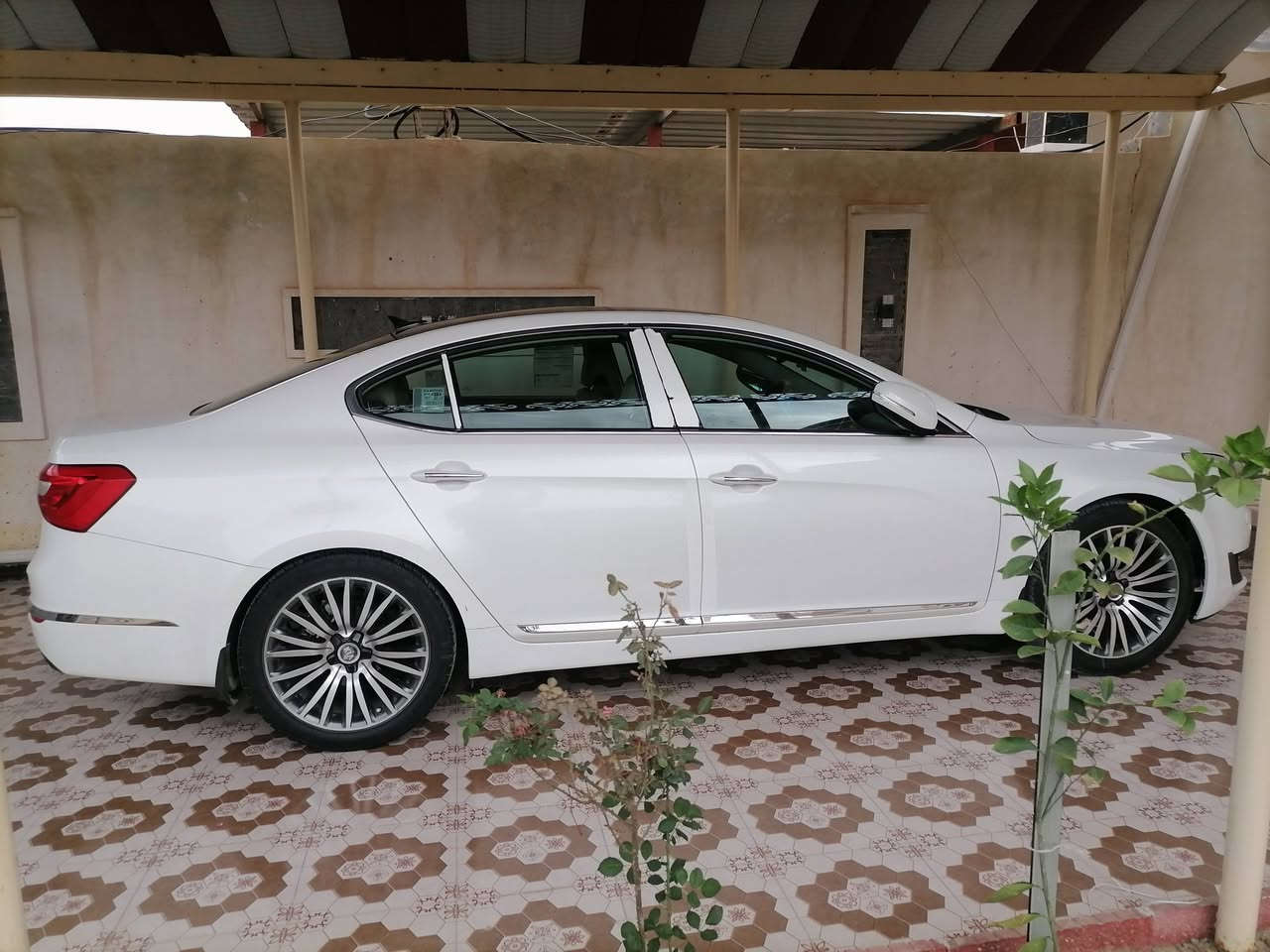 السلام عليكم
كيا كادنزا ٢٠١٥ للبيع فقط
السياره وارد خليجي فول مواصفات
كفاله عامه
السعر160 $
بيه مجال بسيط
مكان السياره الانبار
رقم أربيل
بانوراما
مري شفط +قلاب عند الرجوع للخلف
كشنات خزن +تدفئه وتبريد بالكشنات
برده خلفيه كهربائي
شفتات سرعه
سايد بريك كهربائي
محرك دوش 3600
السيارة عليه تخم تاير جديد
سنويه جديدة تنفذ 2031
وبعد هواي مواصفات
السياره جدا نظيفه
رقم الجوال ***********
