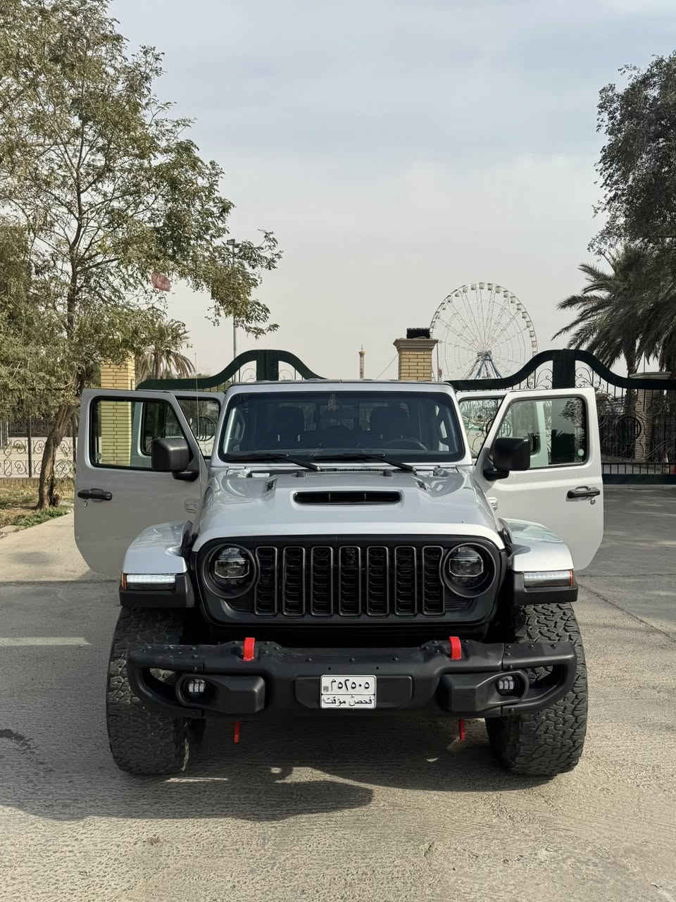 ارخص جيب كلادييتر بالعراق ‼️
النصبه تسولف🔥
موديل 2023 
محرك 3.6 
عليها ترفيع وتايرات جبلي
كامره خلفيه
تحكم دفع رباعي
منافذ كهرباء
انارات led
وباقي المواصفات معروفه
حادثها قطعتين جاملغ وبنيد بدون دواخل 
ايرباك دركه راجع سستم
السعر 240 وبي مجال 💸
مكان بغداد
***********
*********** واتس ☎️
