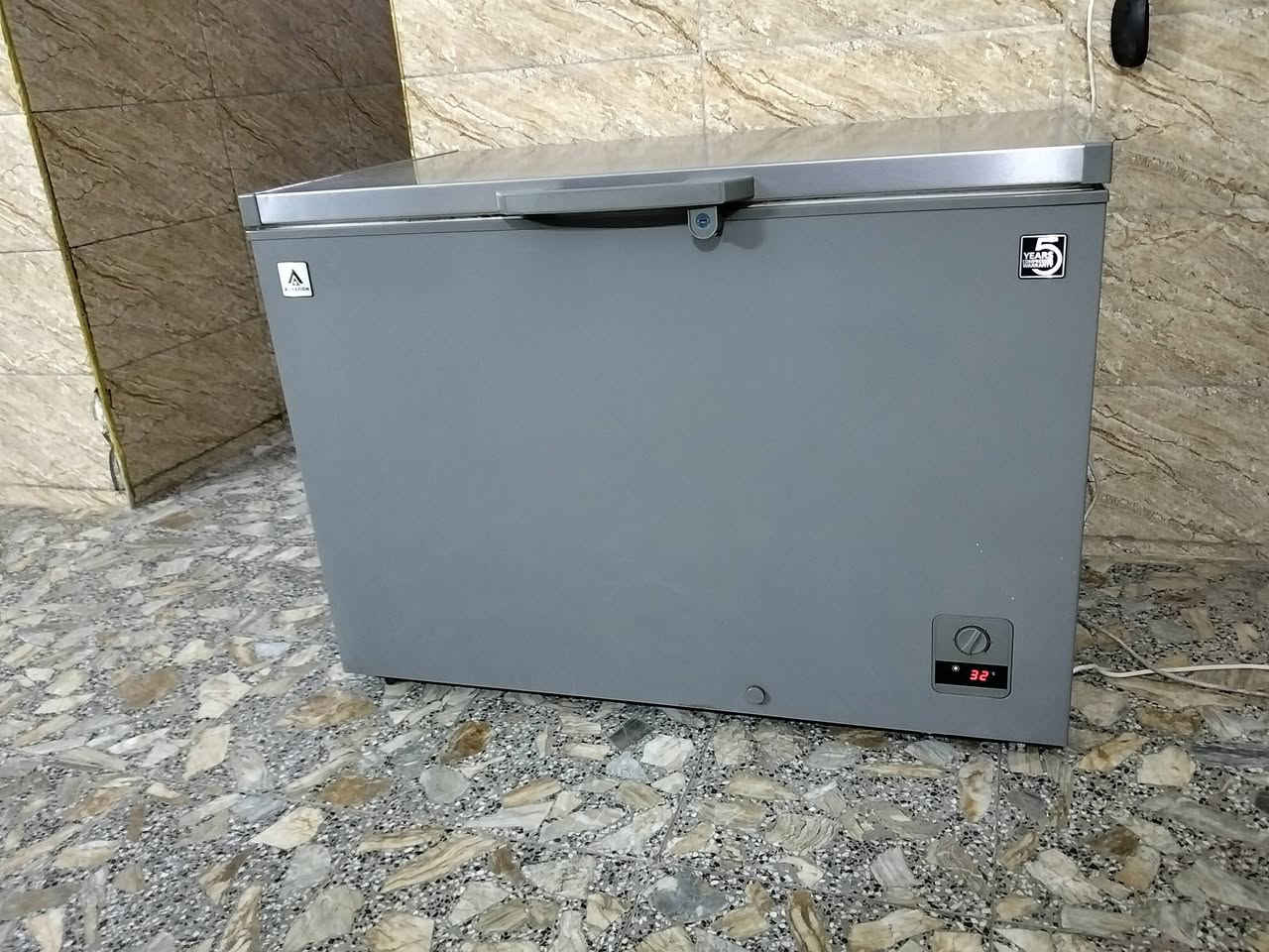 غراض ماركه للبيع جديده ثلاجة ايجلي انفيرتر حجم 22 قدم مجمدة الحافظ 16 قدم كاونتر تفصال 6 قطع بلازما  هيتشاي فووول مواصفات العالميه ميز طعام صاجي مع4 كراسي ميز طعام سل ستيل مرمر اصلي طباخ مصري جديد  تخم تفصال بلوك اسود 10 مقاعد كنتورر جديد ابو 4 مع طبلات وميز بلازما  بدون إحراج لمو شراي لا يدخل خاص مكاني بغداد مدينة الصدر رقمي واتساب ***********
