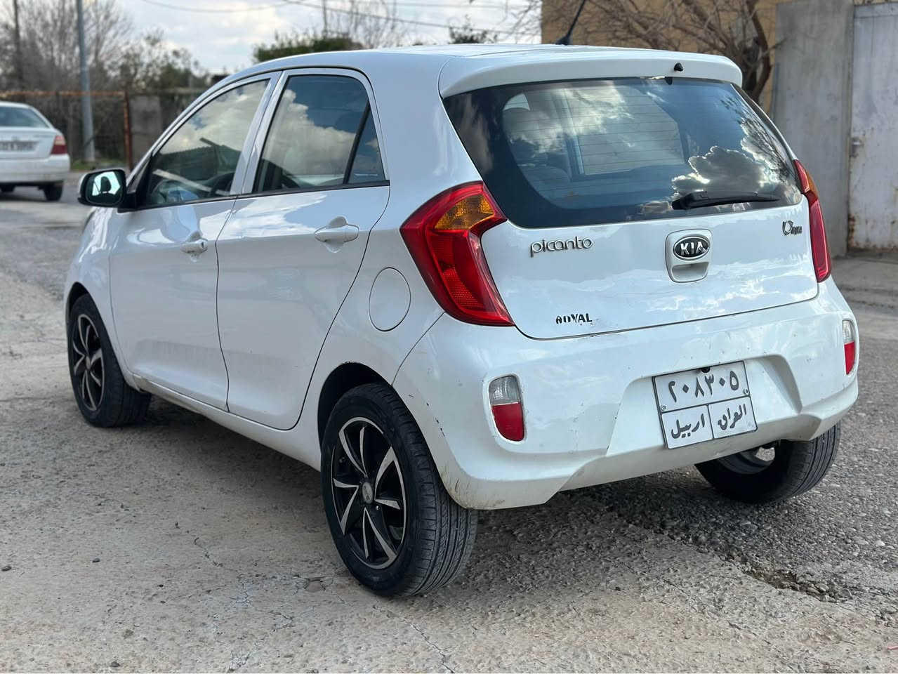 کیا پیکانتۆ خلیجی مۆدیل ٢٠١١ گیر تماتیک و چوار جام کارەبا و ئاوینە شەفت و کارەبا و سویچ کۆنترۆل  سیارەکە بەبێ سبوغە سبوغی نیە پێش و پشت کەپس سەنەوی بەسەر نەچوە گیر و مکینە و تەبرید بەشەرت توند و تۆل هیچ مسەرەفی تیدانیە نرخی تەنها ٧٥ وەرەقە و کەمیک مجال شوین هەولیر *********** أربيل, العراق
