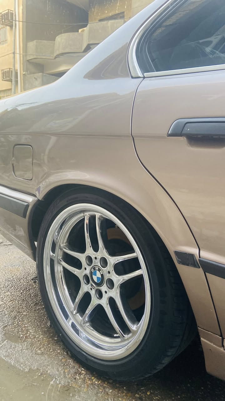 السلام عليكم (بيع مستعجل)

‏BMW 530 i
المديل ١٩٨٩ بدون حادث بدون كصه بدون عيب شرعي كامله مكمله من كلشي صبغ عام للجماليه
بجم عريض
كت كامل M 
ويل M  
دركه M
دعاميات M
دبل ايرباك 
دبل جكمجه
تخم تاير جديد
غرفه جديده كشنات قماش 
تدفئه بلكشنات
تبريد كامل 
مكينه 30 جديده مسكر دبل فانوس المرغوبه شلعه ومعدل فول  
كير تبترونك نمره طويله (3) وضعيات قياده
شاشه كامره 
السياره مناقصها شي كامله مكمله
تحويل ثاني يوم سنويه لل29
مكان السياره الناصريه شارع بغداد 
سياره كلش حلوه والف عافيه على الياخذها متعوب عليها
السعر ($72)  
للاستفسار ***********
