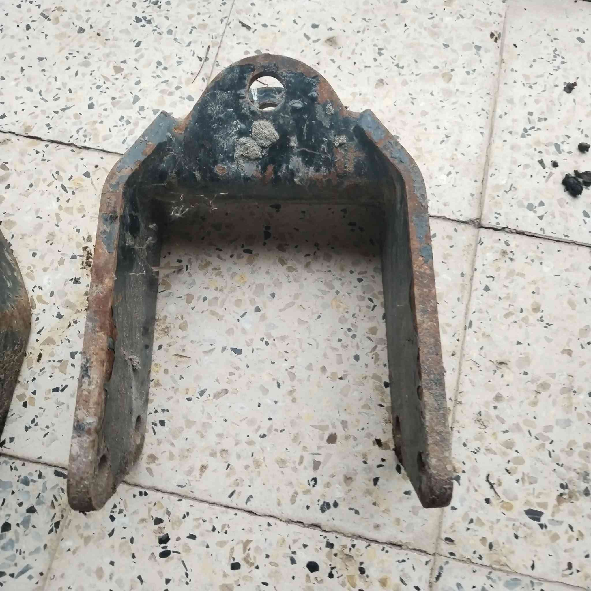 للبيع متجر مال فيات 110 والثاني مال نيو هولند حجم 80  العنوان واسط النعمانية ***********
