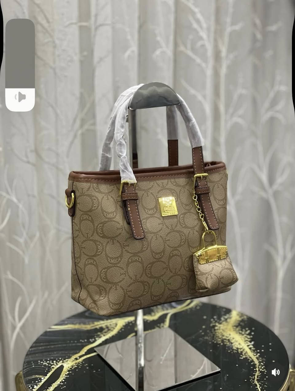 👜 حقائب نسائية مطبّعة(عرض خاص السعر(15) الف
نقوش عصرية • ألوان جذابة • ستايل مختلف تماماً
مو بس حقيبة… قطعة تكمّل شخصيتك ✨
يوجد توصيل بغداد وباقي المحافظات🚚


**إذا كنت صاحب هذا الإعلان وتريد حذفه لأي سبب، رجاءا أرسل رسالة إلى الدعم الفني**