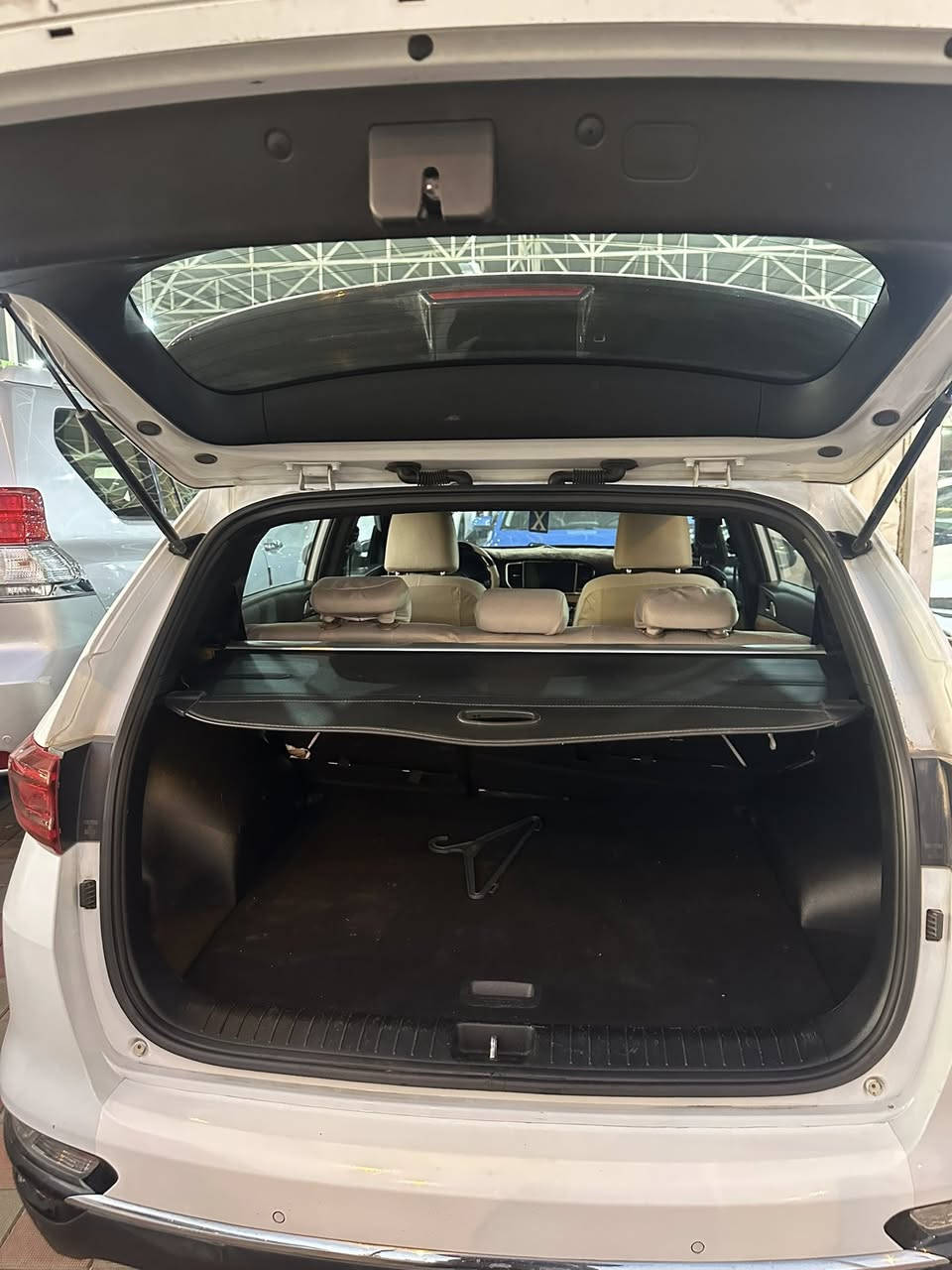 السلام عليكم ورحمة الله وبركاته 
سبورتج خليجي لون ابيض 2020 رقم أربيل سنوية وهزة وفحص مروري جديد باسمي تحويل ثاني يوم ضررها جاملغ ايمن وصبغ باب وكما موضح بالسونار السعر 180$ وبيها مجال قليل مكانها الفلوجة الاتصال على الرقم 0782491075


**إذا كنت صاحب هذا الإعلان وتريد حذفه لأي سبب، رجاءا أرسل رسالة إلى الدعم الفني**