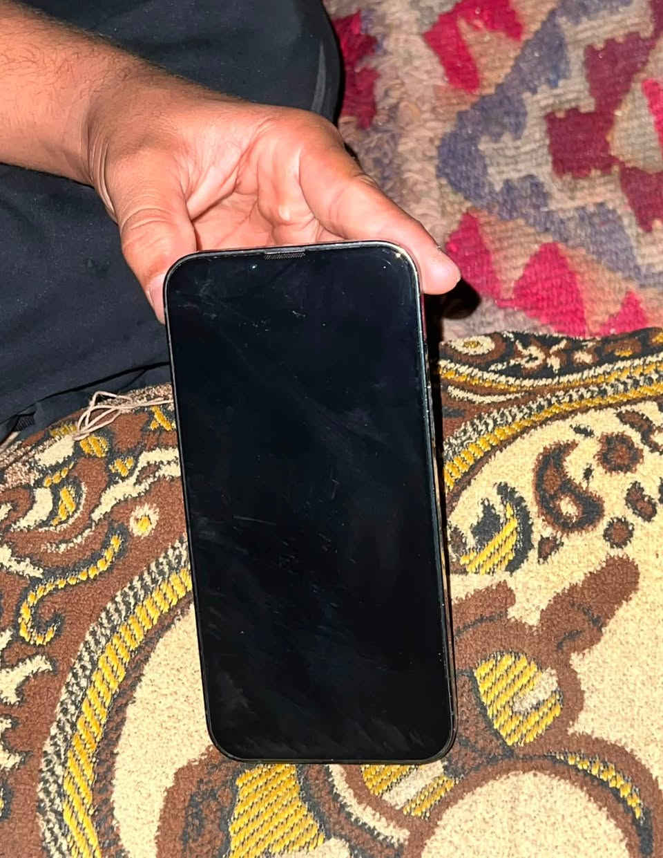 ‏سلام عليكم شباب ايفوان 13برو ماكس شرق أوصط بطاريه 84 المبايل مكفول من كلشي المكان بصره قضاء المدينةالى التواصل ع رقم ***********
