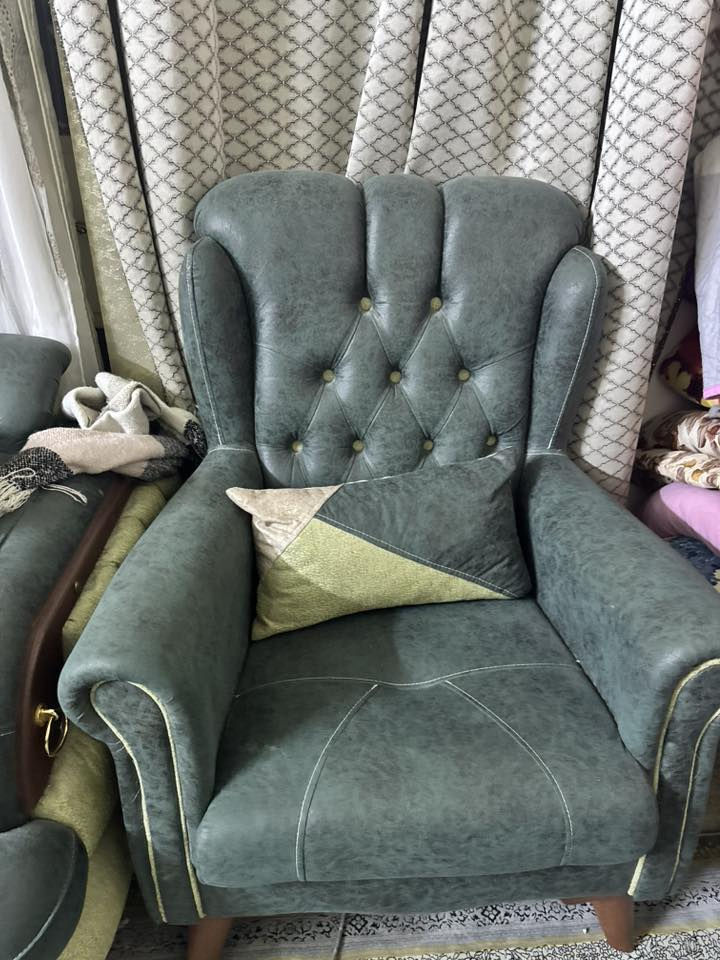 تخم10مقاعد لون زيتوني دزاين تركي حديث استخدم قليل 800 وبي مجال بسيط 
*********** تواصل علا وتساب
