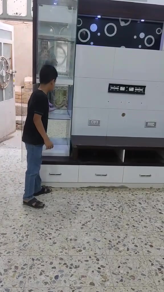 السلام عليكم ورحمه الله وبركاته غراض للبيع  مكاني براكيه شارع المطار قديم  ***********
