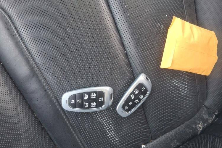 هونداي بالسييد 2025 كالكرافي
بعد 25يوم وتوصل العقبة السيارة مشتري الها بابين كاملات موجودات بالعراق  سعرها 175 بالحرة
***********
***********
