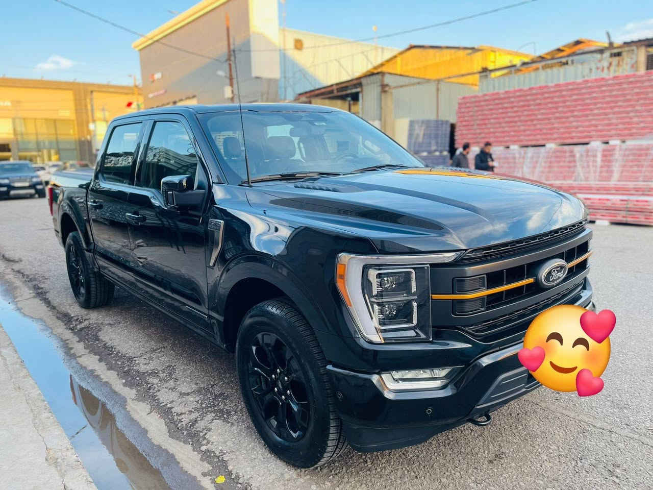 فورت F150 موديل2023بلاتنيوم بلك اديشن هابيرت سيارة فول فول واحد على واحد بيه ثلاث قطع مبدل بلادي يعني بدون صبغ محرك ست سلندر دبل توربو
شاشة ديجيتال 
و شاشة كبيرة يدعم كار بلاي 
تدفئة و تبريد كشنات الاماميه والخلفية فقط تدفئة 
رادار امامي و خلفي +++ جوانب 
دوسات كهرباء 
رادار الجوانب 
بانوراما 
كشنات خزن ميموري 
الجامة الخلفيه كهرباء 
دبل اكسل 
بيها درج بالبدي و ستاند لدعم الصعود
قبق بدي بلادي 3 طكات 
بدي نضيف حيل شركة 
بيها ادامة كامله من المحرك و الكهربائيات كلها بشرط 
من دعامية لدعاميه بشرط و بعد بيها مواصفات هوايه اكثر 
من 
الاوتو بارك 
و مكان كابل للشحن 
و شحن واير ليس 
ترايك للبصرة شرط بدون نقص....واي تفاصيل اخر اتصال علي رقم هاتف او وتساب علي نفس رقم
رقم هاتف.. *********** كركوك, العراق
