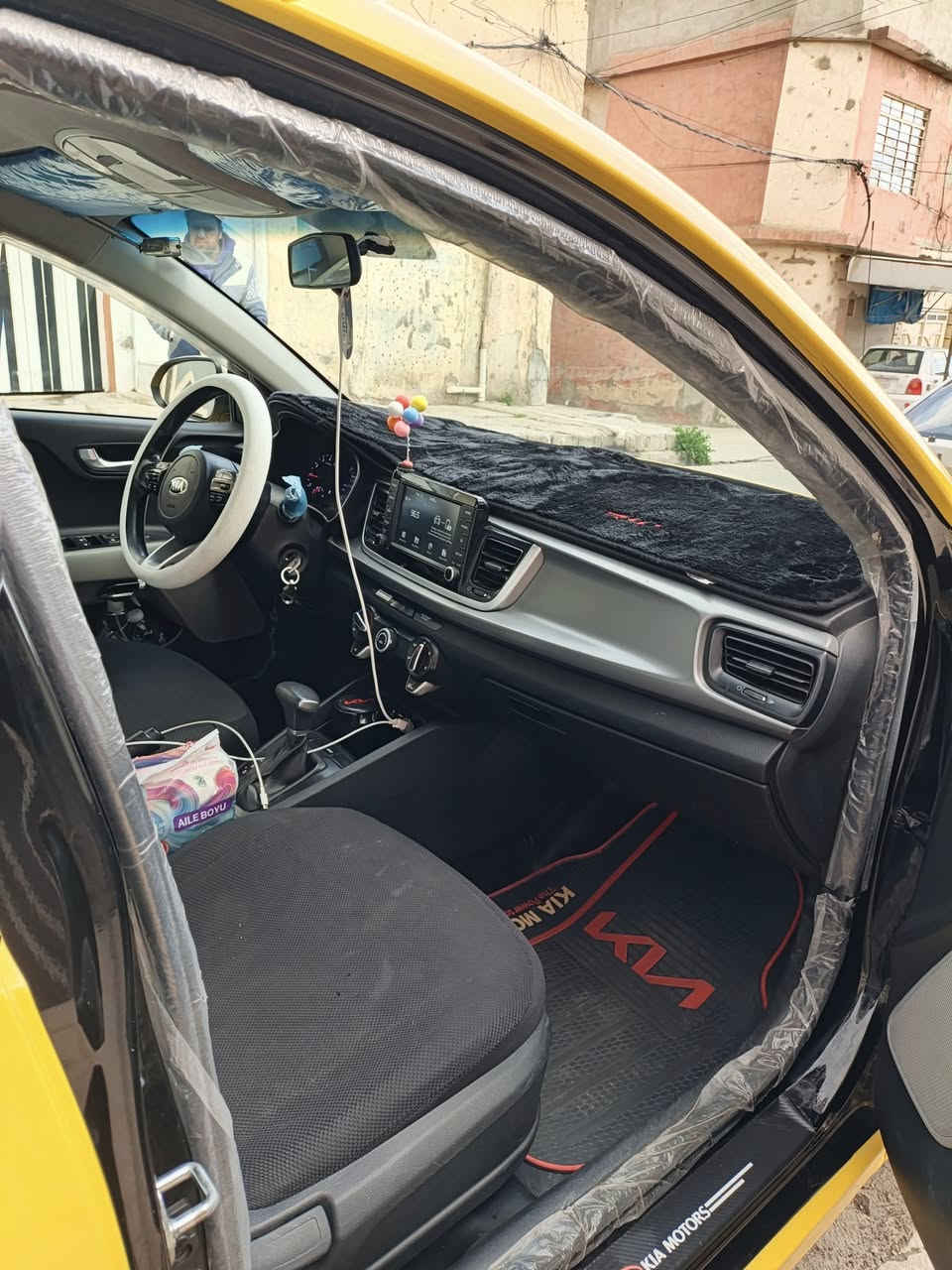 سلام عليكم ريو 2020 كير T/A بدون دواخل سياره جاهزه خير من الله طخم تايه جديد بدون دواخل امدل قبق صندوك وبوند لايت زينون سياره حلوه كابون بيها توحويل من شرعي وكاله من عندي السعر 127بيها مجال شي قليل رقم ***********
