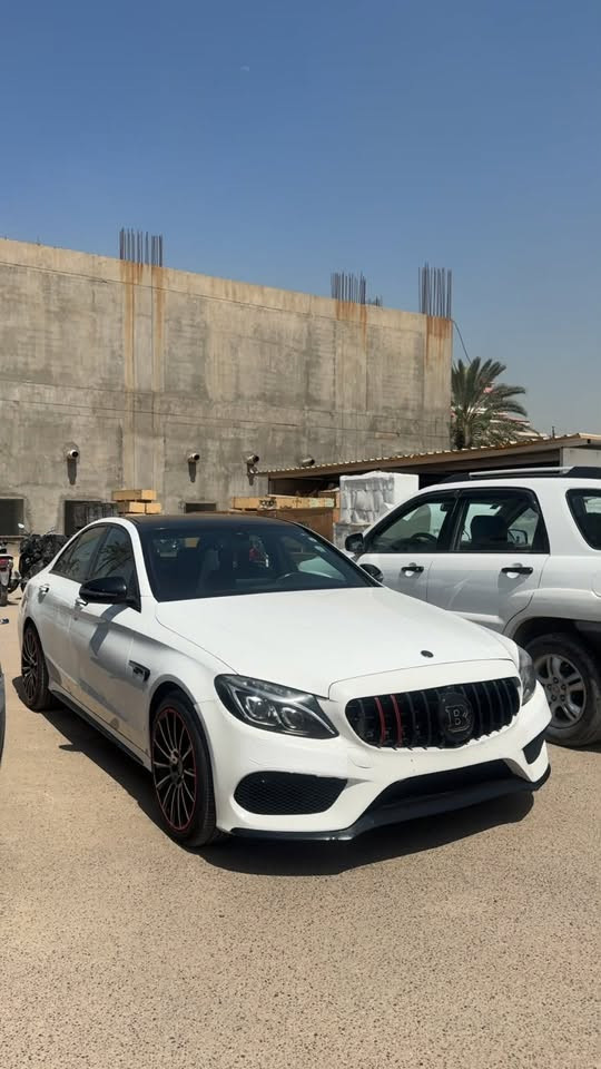 الموديل 2017 AMG نضيفه جداً
كلين تايتل فقط  صبغ شبر بل جاملغ الايسر 
فول مواصفات 1/1 سبشل اوردر من امريكا 
ماشية 64الف
السعر 203$شدتين وثلاث اوراق 
بانوراما 
دبل ماوس 
شاشه كبيره اوردر من الشركه C63
كامره خلفيه دواره 
كشنات كهرباء خزن ميموري
كشنات تدفئه 
علامات ترحيب أبواب 
رادار امامي 
نقطه عمياء 
بصمة تشغيل 
لايتات زينون ديناميك
وياله AMGبلاديه اصليه 
استيرن تدفئه كهرباء 
صعود ونزل للستيرن تلقائي عند تشغل سياره 
نظام Auto hold 
مري قلاب عند رجوع
أبواب ترحيب
بصمه 
مري شفط 
مري كهربائي  
بعد بيها هواي مواصفات 
السيارة عليها كت برابوس مرتب بدون صبغ ولا اي شي

السيارة مو سعرها بس بيع مستعجل

مسويلها ادامه كامله للسياره و صدر كامل جديد و دهن وفلاتر كامله جديدة وباتري ونوزلات ودسكات امامي خلفي جدد وفيت بم وبوليش وحمام للداخل وتنضيف الغرفة الاحتراق كامله من كل النواحي

عنوان السيارة بغداد المنصور   
 ***********
