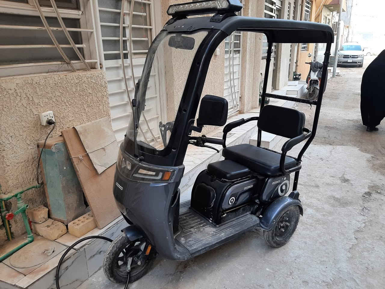 سلام عليكم ✋🌹 دراجة شحن 3 عجلات ، مناسبة للرجال والنساء ، العنوان كربلاء شارع أحمد الوائلي، سعر مناسب جدا  750 الف . نصف سعر المعرض، المواصفات كرسي سحب تصبح لشخصين ، نوع KORIA ;IMM النوع المرغوب في العراق ، حجم التاير 10'. البطاريات + المحرك + الكهربائيات كلها شغالة بصورة جيدة مع كشاف ليد. سويج مع بصمة . الاتصال مع ***********
