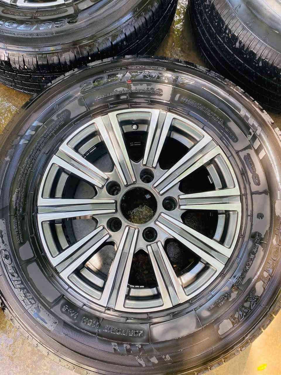 السلام عليكم للبيع تايرات واوياله 4نضيفات جانن مشدودات علئ حوثيه شاص كلش ناعمات بل مشي السعر 500دولار💲المكان نجف الاميرات الثانيه الهاتف ***********
