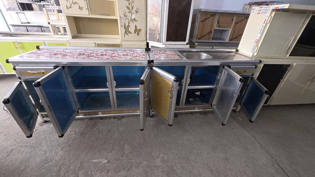 كاونتر مستخدم للبيع ارضيه متر ونص وسنكي متر ونص السعر 185 العنوان كربلاء حي العامل نهاية 🔚 السوق قرب جامع اهل البيت معرض بركات ال محمد عليهم السلام والتحيه هاتف 📞 ***********
