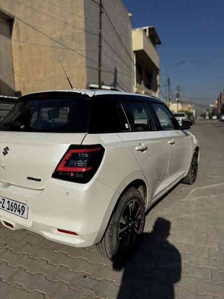� للبيع - سوزوكي سويفت 2025 🚗
• ماشية فقط 435 كيلو فقط للترقيم 🔥
• اقتصادية جداً بالبنزين (هايبرد)
• مواصفات حديثة، شكل أنيق، وكفاءة ممتازة
. كامراهً وحساسات خلفيه واماميه
• مناسبة للمدن والزحمة – حجمها عملي 
يوجد فيها محرك بانزين ومحرك كهربائي لتقليل صرف الوقود
السياره بأسمي  تحويل نفس اليوم
السعر 135 ورقه وبيها مجال للشراي 
كفاله عامه 
للاستفسار التواصل على الخاص او الاتصال
 *********** ابو ايهم
