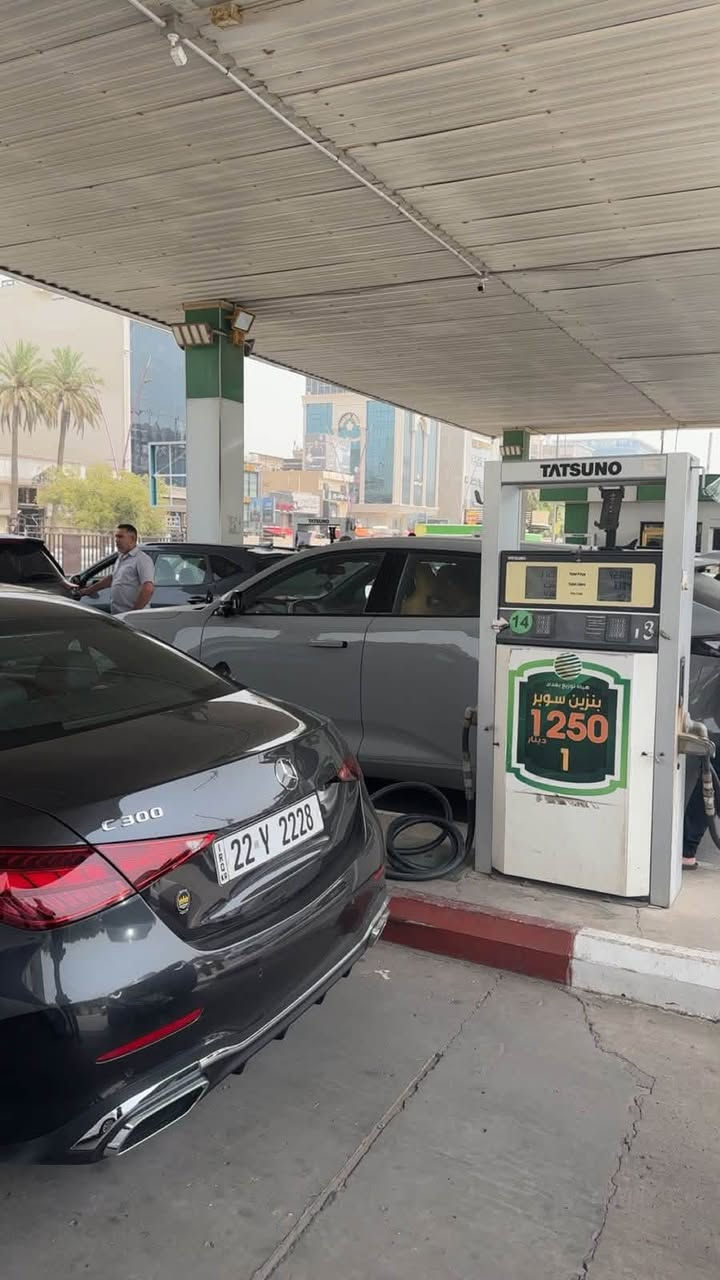 السلام عليكم الجميلة للبيع
للبيع فقط 

للبيع 2023 c300

السيارة amg 

فتحه بنوراما 

داخل احمر 

جنطه كهرباء

لايت عدسه 

بدي AMG اصل 

دركة لمس amg 

محرك اربعة سلندر 

كامرات 5

قياده ألية

تحديد مسار 

نقاط عمياء 

رادار امامي خلفي

حساس امامي خلفي

كشن تدفئة

اوتو بارك

ماشيه 51 الف  km

بيها هوايه مواصفات معروفه بهذا الموديل 

السياره جاهزه كير مكينه بوضع الشركه كهربائيات (صفر مسج) 

حادثهة جاملغ وبنيد فقط بدون دواخل بدون شواصي بدون ايرباك

ملاحضة السيارة بيها مشكلة بل كيج البانزين ميقرة فقط هاي بيها 

مكاني / بغداد مجمع بوابة العراق 

السعر 32 ونص 

للاستفسار/ ***********
