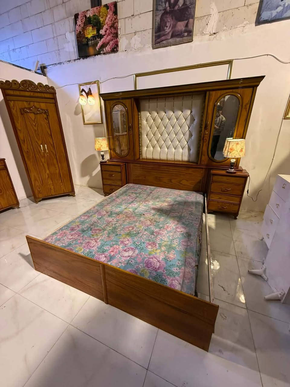 غرفة نوم عراقي ام المسرح النظافة 90% السعر 900الف فقط شامل شد ونقل ومتوفر شد ونقل لكافة محافظات العراق واتساب ***********
