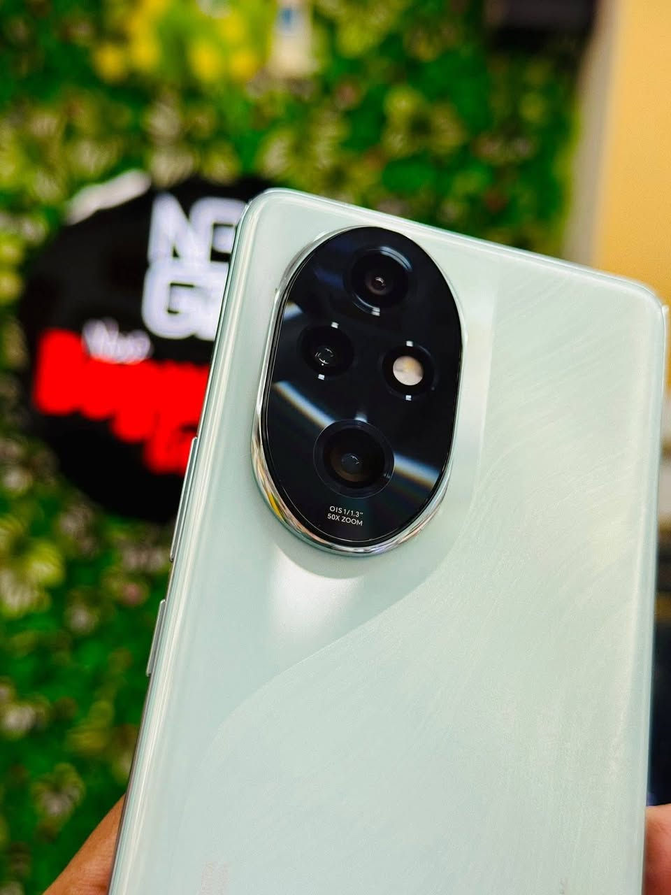 HONOR 200 PRO 5G 512G
استخدام قليل جداً شخطه صغيرة مابيها
ملك كامرات وسماعات الاستيريو 
ذاكرة 512g/رام 12+12
شاشه أمولد منحنية تردد 120 
معالج سناب دراگون 3 8s gen
شاحنة 100W
مع ملحقاته كامل مع خمس كفرات اصلية 
جهاز داخل ضمان ومكفولة من كل شي
مكاني كركوك لا يوجد توصيل
سعره قفل قفل 500الف
*********** watsapp
