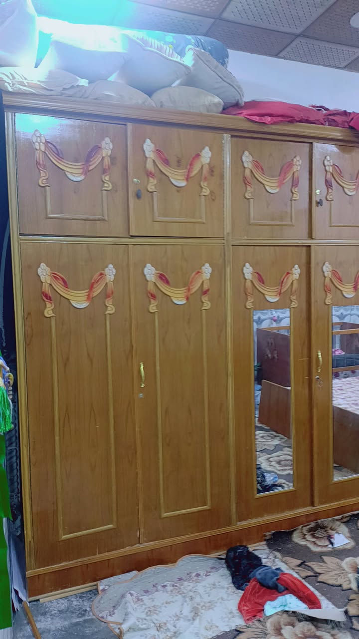 كنتور 6 ابواب + ملحقاته كامل ونضيف جدا مابيه كل ضرر السعر 325
***********
