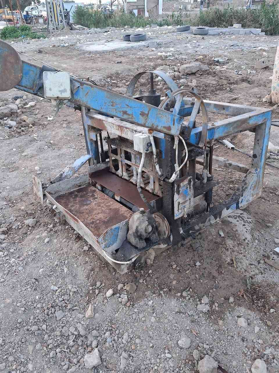 مكينه بلوك للبيع ماطورات شغالات قالب نص عمر.مكاني الكوت***********
