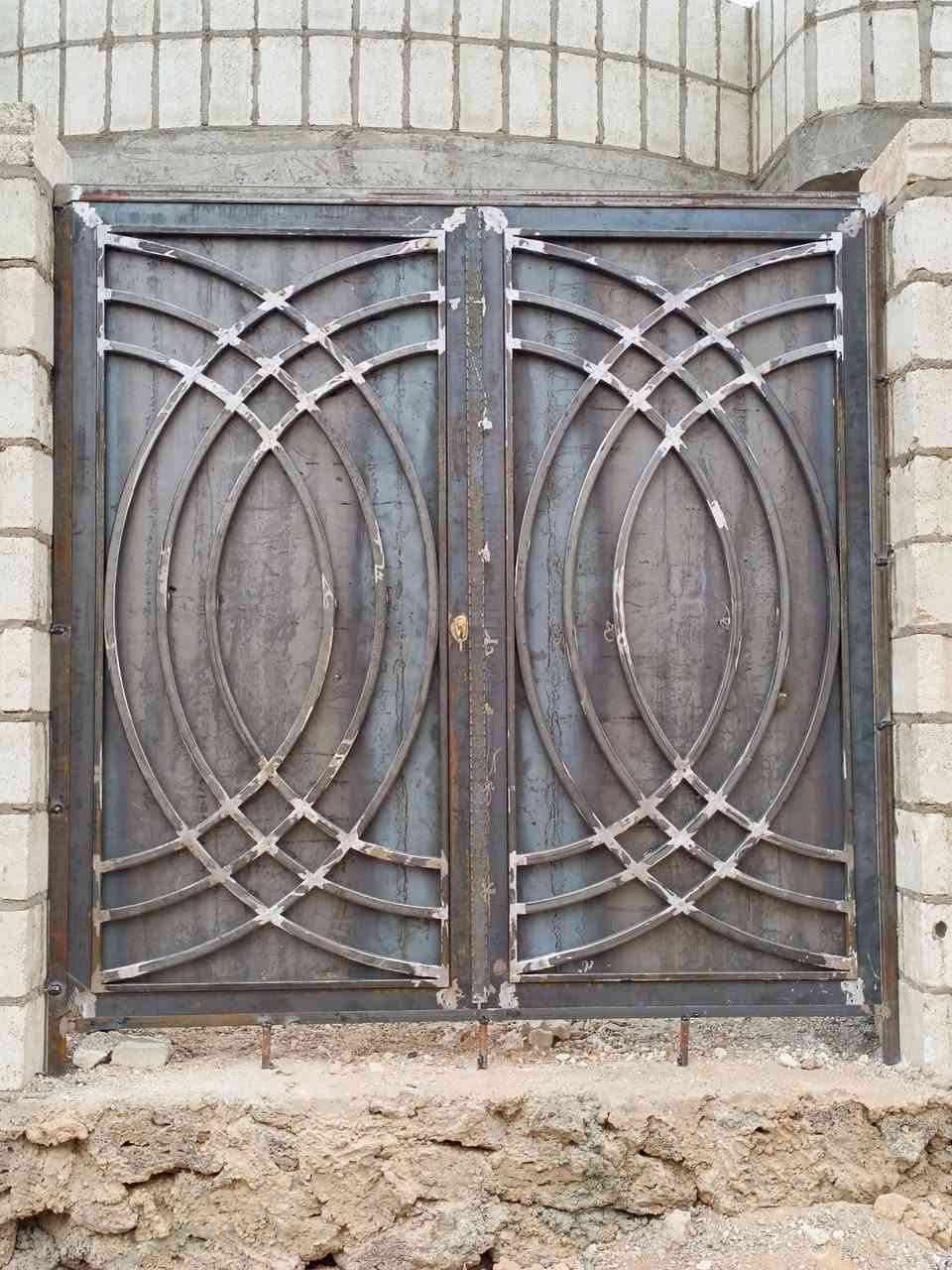 هلا حبايب حداده عامه وحالين مت هاذه نمموذج من شغلي الي يحب ايشي يخص الحداده اني حاضر  اني حالين متفرغ 
قمريت سندويش تغليف واجهات بيبان شبابيك ديكورات علانات ضوئيه فليكس هاذه رقمي ***********بي واتساب او نتصال 🇮🇶
