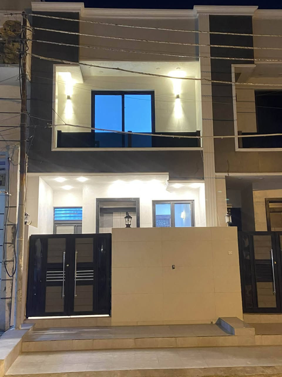 يالله يارزاق دار للبيع 100 متر خارطه بناء مميزه وموقع ممتاز
الواجهه 5 متر مدخلين 

النزال 20 متر 

العنوان ؛- شهداء البياع/قرب شارع المضخه الاول/

وقرب المنتزه الجديد/ثاني بيت عن شارع المضخه /

يحتوي كل دار على:-غرف نوم عدد4 /صاله +هول داخلي/مطبخ معزول/صحيات عدد2/منور/بيتونه/سطحين/

طابو صرف/اظلاع مستقله/بناء حديث تسليم مفتاح/

فرع عريض20 متر/رصيف3متر/

للاستفسار الأتصال 

***********

***********

يتوفر واتساب
