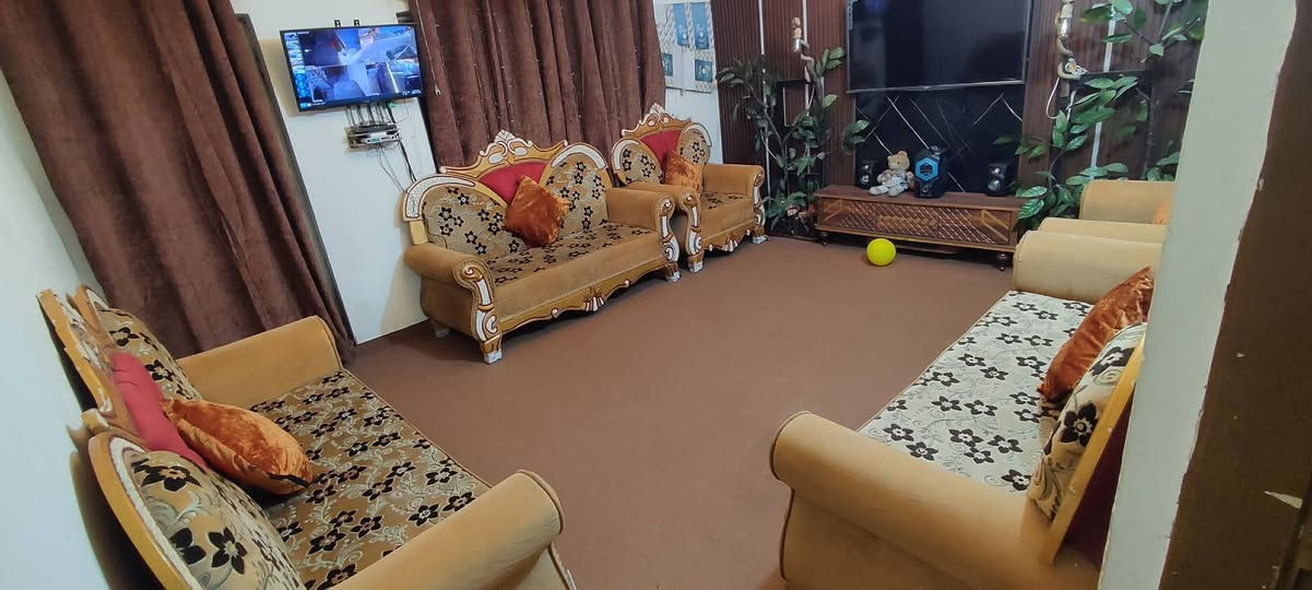 تخم ملكي كلش نضيف 10مقاعد 500اليريد يستفسر ع رقم ***********
