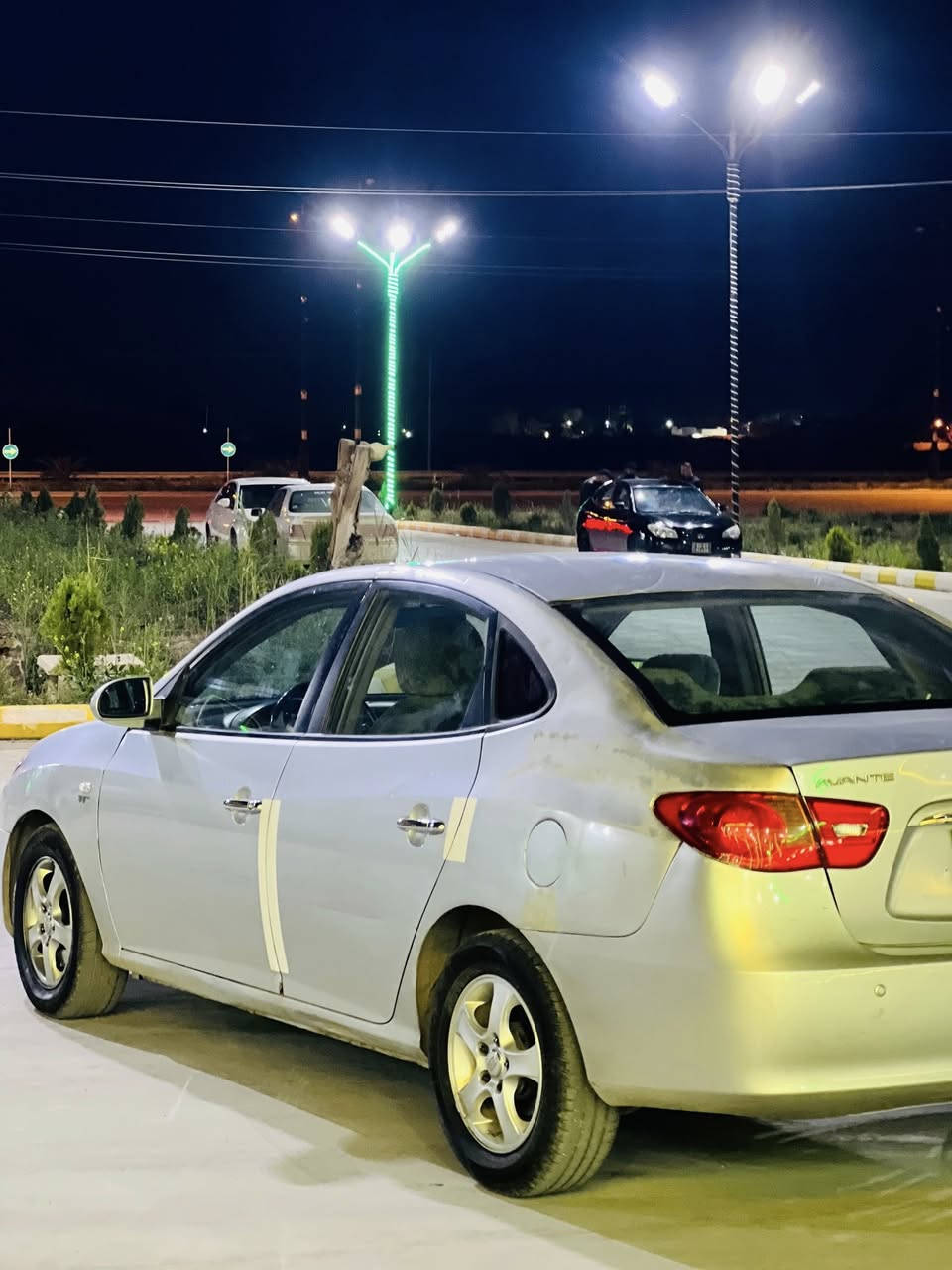 ئاڤانتی
براوەبراوە
گیرومەکینە بەشرت
سەقف و شانسی بەشەرت
کەفەر گوراو بەشەرت 
تەبریت ساردو گەرم بەشەرت
سەیارەکە بێ مەسرفە
ژ.م***********
ئەدمین❤️
