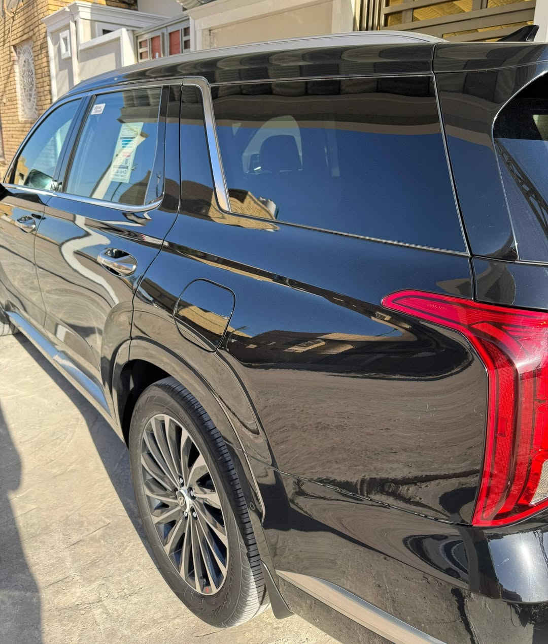 بيع أو مراوس 
‏Hyundai palisade.  2023  calligraphy

الارباك :  ستيرن فقط 

هونداي بلسايد كلكرافي 

الموديل : 2023 

الون : اسود 

العداد :  28000 km قابل للزياده ماشيه. 

 

الضرر … بنيد مبدل + جاملغ جهة السايق بارد وبيها كلير من امريكا جزء من الجنطة فقط بدون تصليح أو معجون ورقم الشاصي موجود بالصور

المواصفات :-

1-شاشة عرض داتشو 

2-المحرك   v6    3.8 

3-بصمة تشغيل + بصمة ابواب 

4-اصطفاف ذاتي(تقديم + ترجيع عن طريق الريمونت)  

5-فتحة سقف عدد 2 سقف +بانوراما

6-سماعات هارمن كاردن عدد ١٦

 7-رادار امامي  + خلفي 

8-حساسات امامي + خلفي 

9-كامرات عدد 5  360 درجة 

10-كشنات امامي خزن ميموري 

11-كشنات كهربائي تدفئة وتبريد🥶

12-انارة داخليه (محيطيه) + انارة دشبول 

13-بردات جانبية

14-تبريد مركزي امامي + خلفي منفصل التحكم

15-تحكم ستيرن + شفتات

16-تدفئة ستيرن 

17-مرايا هيتر + تعتيم 

18-صندوق كهربائي شفط + اربع وضعيات فتح صندوق

19-وضعيات قيادة  (٤)

20-ويل كب حجم  ٢٠ 

21-اوتو هولد + نقطة عمياء 

22-سايد بريك بصمة + مثبت سرعة

23-شحن وايرلس 

24-إشارات بالمرايا  + إشارات جانبيه

25-اوتو هولد 

26-تحديد مسار

27-شاشة ديجتال كبيرة

28-تشغيل عن بعد .

29-تدليك كشن . مساج 

30-دفع امامي 

31-ماسحات اوتو 

وبعد بيها هوووواي مواصفات معروف الكلكرافي الVIP فول 1/1 

سياره بغداد بسمي

السعر   300  $ ورقه 

للاستفسار اكثر  الاتصال

رقم الهاتف: *********** 

عنواني :ناصرية مركز المدينة
