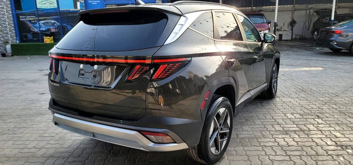 هونداي توكسان 2025 فول مواصفات
السعر مصلح بدون كمرك واصل ميناء :137$  
الحادث موضح بالصور
بالامكان دخول السياره على كتاب الشهداء ماشية الف فقط اخت الزيرو 

"موسكو للمزادات واستيراد السيارات"
(كربلاء ، المعارض كربلاء الحديثه ، خلف مستشفى الكفيل ، رقم المعرض 42 )
ولدينا وكلاء جميع محافظات العراق
 اتصال او واتساب :
سيد جعفر   ***********
