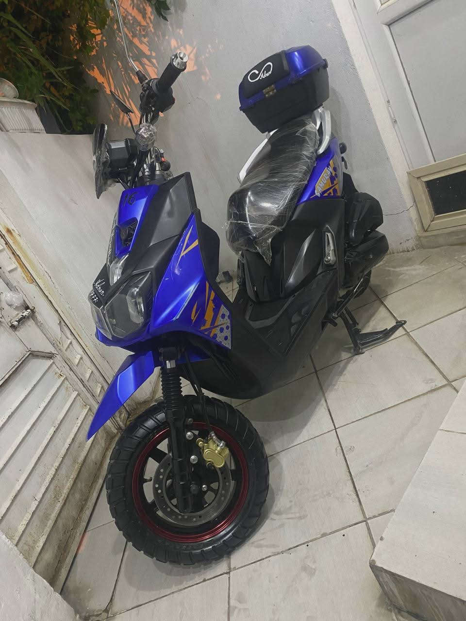 السلام عليكم للبيع سكنس ساموراي جبلي 2024 الدراجه 125cc مطلعها زیروو ماشيه 11 الف فقط منفيست اوراق وعقد الشراء موجود 
كفاله عامه من كلشي الدراجه مكينه اكسل كلجات كبس سبانه ماممدود عليها برغي واحد مامفتوح كله عل بلاد كفاله عامه حتە من الشخط كلشي شغال وبلادي بصمه تشغيل عن بعد لايت اماي عدسه وزنون شاشه الكتروني ويل وتايرات جبلي حجم كبير دبلات جبلي حجم كبير سكان منفصل الدراجه كهربائيات كلها شغاله الدراجه ماملعوب بيها عل بلاد ومابيها نقص
 السعر 750الف وبيها مجال المكان سليمانيه بكرجو تازه ***********
