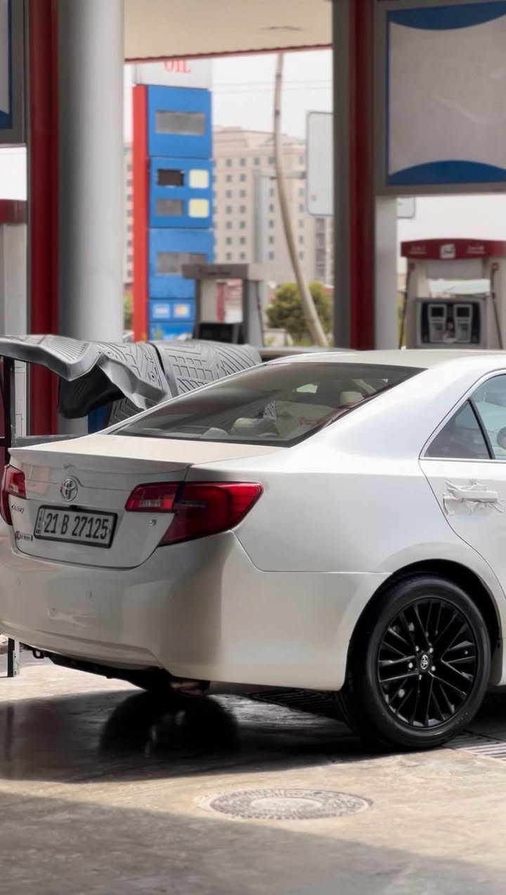 کامیری ٢٠١٤ خلیجی سی پارچەی پیشی پارچە رەش گۆرایە لەگەر سندوق تەنیا بن جیگای رەقەم سبوغە بەشەرتی سۆنەر داخلی نەگرتوە ئیرباگی نەتەقیوە گیرو مەکینە بەشەرت تەقەو رەقە بەشەرت چوارتایەی نوی لەسەرە ویلی سپۆرتە بەگ لایتی  سپۆرتە ١٩٠ هەزار رۆشتوە مالی دۆستە یەک دینار مەسروفی تیدا نیە نرخی سەیارەکەش ١٣٦$ مەجال بۆ زانیاری زیاتر پەیوەندی بکە بە *********** أربيل, العراق
