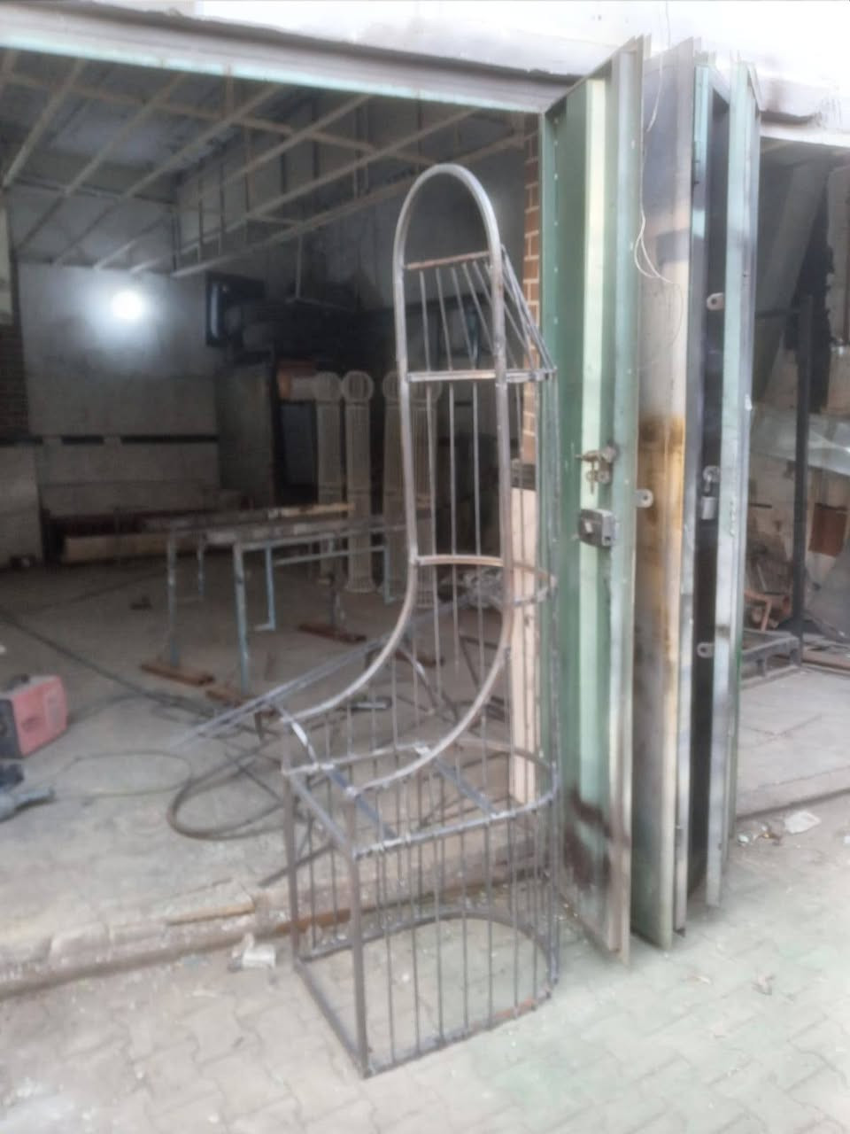 مكاني بغداد شارع السباع ***********. حداد
